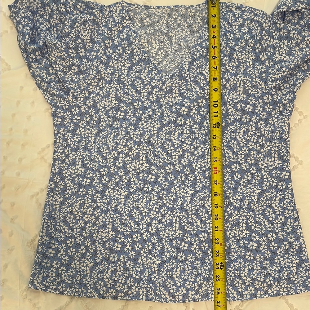 Floral Blue Women's Top v neck 3/4 flutter sleeve new large - Picture 10 of 10
